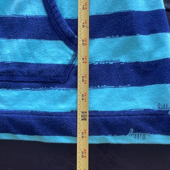 Lilly Pulitzer 3/4 zippered top. Size L. Color Aqua and Navy - Picture 12 of 12